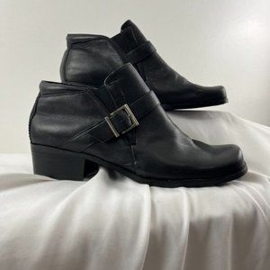 Markon Black Leather Pull-Ons w  Block Heels